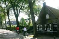 Trung tâm thể thao Beautiful Dune Villa With Thatched Roof on Ameland, 800 Meters From the Beach