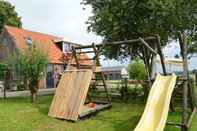 Ruang untuk Umum Modern Holiday Home in Holten With Forest Near