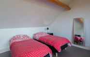 Bedroom 3 Elegant Holiday Home With Sauna in Langweer