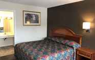 Bedroom 4 Country Club Inn & Suites