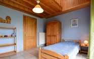 Kamar Tidur 5 Comfortable Cottage in Neufmoulin With Meadow View