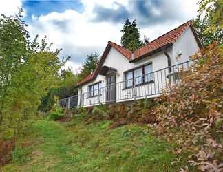 Bangunan 2 Charming Bungalow in Tabarz Thüringer Wald With Garden