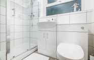 In-room Bathroom 6 Platform Avenues Area Apartments