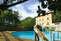 สระว่ายน้ำ A Part of a Beautiful Mansion With View of the Chianti Classico Hills