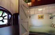 Kamar Tidur 2 Cozy Free Holiday Home in Musselkanaal With Hot Tub