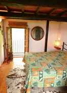 BEDROOM Beautiful Cottage in Pescia with Hot Tub