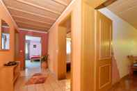 Lobby Nice Flat With Sauna, Covered Terrace, Garden and Tree House for Children