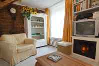 Ruang untuk Umum Holiday Home in a Very Quiet Residential Area of Heerlen