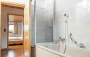 Toilet Kamar 5 Spacious Apartment in the Black Forest in a Quiet Residential Area With Private Balcony