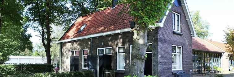 Exterior Cozy Holiday Home by the Canal in Dwingeloo