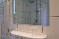 In-room Bathroom Holiday Home in Limburg near Forest
