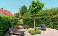 สระว่ายน้ำ 7 Pleasant Holiday Home in Friesland With Garden