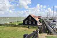 Luar Bangunan Pleasant Holiday Home in Friesland With Garden