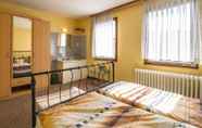 Kamar Tidur 4 Large Group Accommodation With Lots of Facilities Nearby the Magnificent Eifel National Park