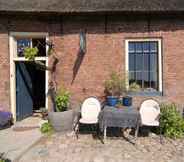 Common Space 7 Characteristic Headlong Hull Farm With Thatched Cover