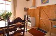 Bedroom 5 Characteristic Headlong Hull Farm With Thatched Cover