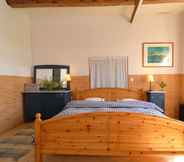 Bedroom 2 Characteristic Headlong Hull Farm With Thatched Cover