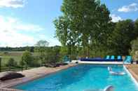 Swimming Pool Gîtes et maison d’hôtes Domaine de la Garaye