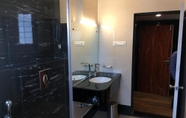 In-room Bathroom 6 Hotel Bidar Gateway