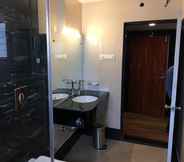 In-room Bathroom 6 Hotel Bidar Gateway