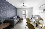 Common Space 2 Elliot Oliver -Stylish 2 Bedroom Apartment With Parking In The Docks