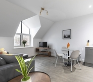 Common Space 2 Elliot Oliver - Loft Style 2 Bedroom Apartment With Parking In The Docks