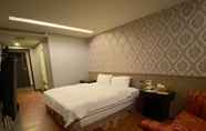 Kamar Tidur 4 Crystal City Hotel