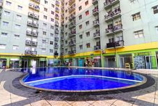 Swimming Pool The Suites Metro by Hollypro