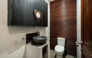 In-room Bathroom 3 Villa Anyar