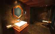 In-room Bathroom 6 De Foret