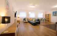 Common Space 3 Rest & Recharge Regents CT 3bed Sleeps 7