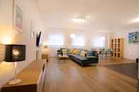 Common Space Rest & Recharge Regents CT 3bed Sleeps 7