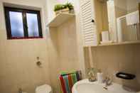 In-room Bathroom Passirana 2