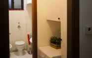 Toilet Kamar 5 Passirana 2