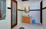 In-room Bathroom 2 Villa Melati