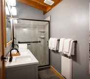 In-room Bathroom 7 Haida House at Tllaal