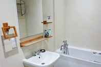 In-room Bathroom London budget Guesthouse