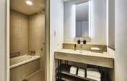 Toilet Kamar 6 THE GATE HOTEL KYOTO TAKASEGAWA by HULIC