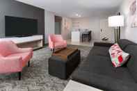 Common Space SpringHill Suites by Marriott Lakeland