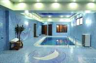 Swimming Pool Hayot Hotel