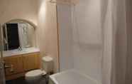 Toilet Kamar 4 St Leonards Self Catering Apartment