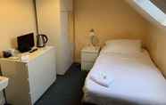 Kamar Tidur 5 The Waverley Hotel