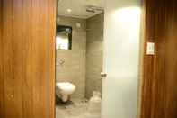 Phòng tắm bên trong Hotel Malad Inn