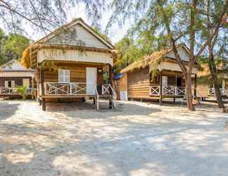 Exterior 2 Sandy Beach Bungalows