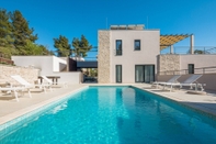 Swimming Pool Luxury Villa Juliet with Heated Pool