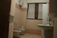 Toilet Kamar Nazareth Residence