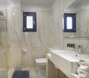 Toilet Kamar 2 Panorama Botsaris Apartments