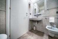 In-room Bathroom Hotel Varese Roma