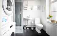 In-room Bathroom 7 JWG Hotell - Hostel