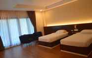 Kamar Tidur 4 Airport Avenue Hotel